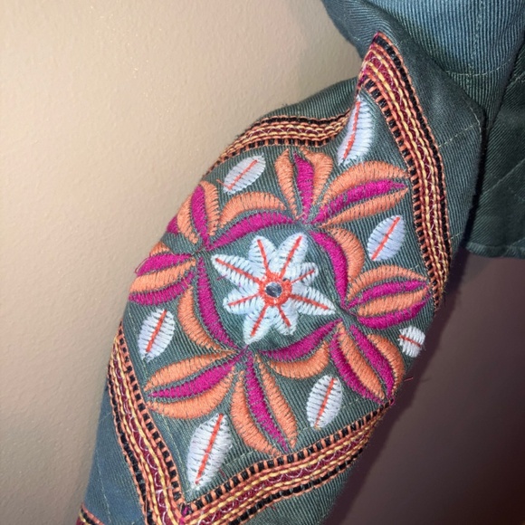 Vintage Billabong East of West Jacket. - Picture 3 of 5